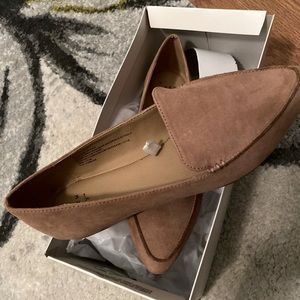 Women’s blush flats